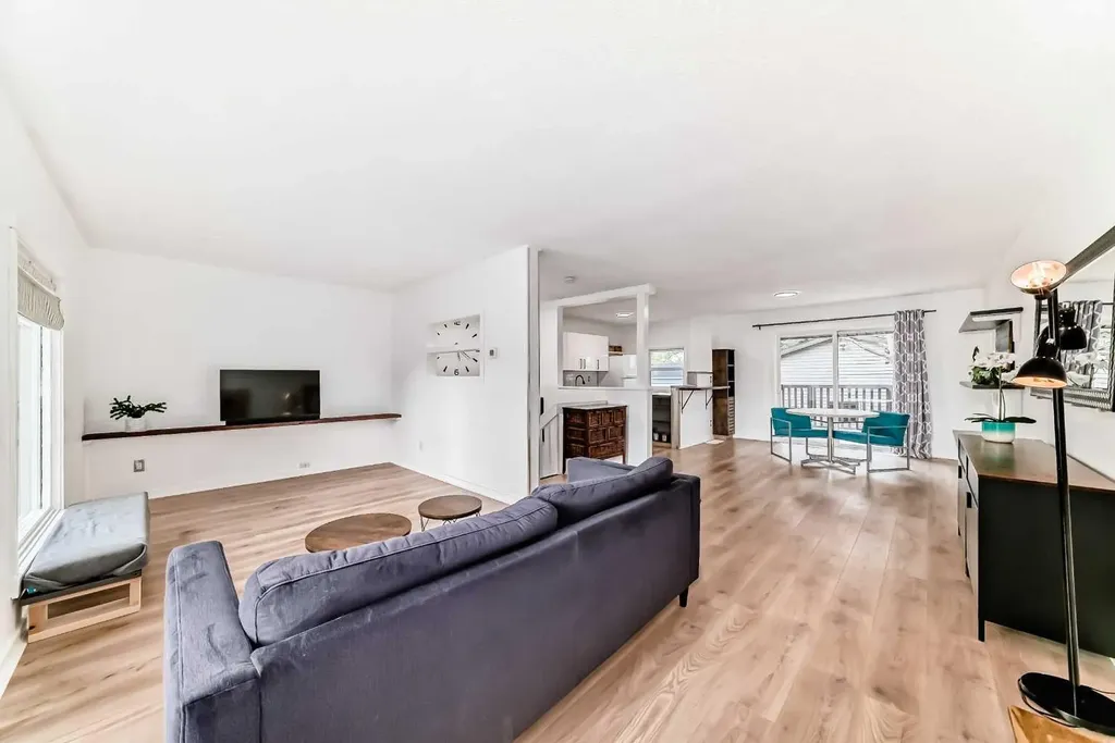3240 Dovercliffe Road SE Calgary AB T2B 1W2