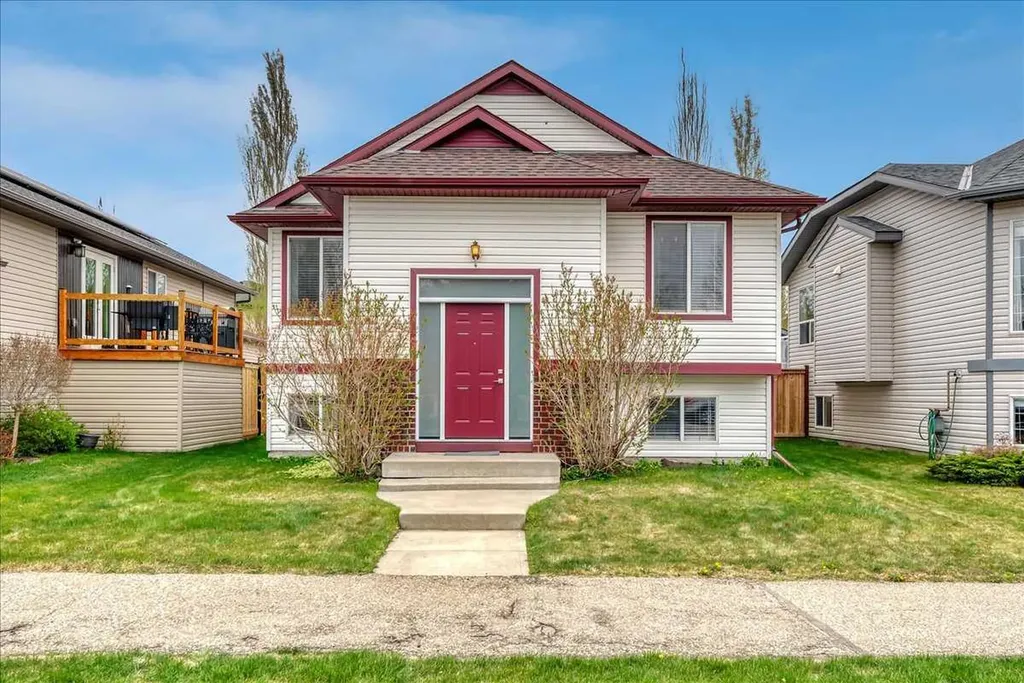 956 Silver Creek Drive NW Airdrie AB T4B 2R6