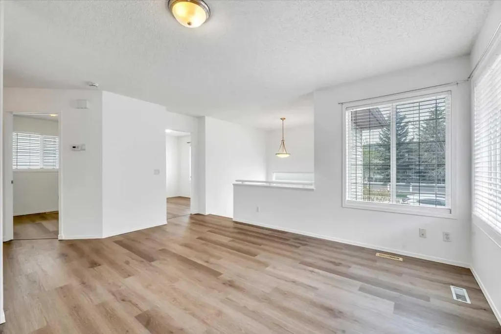 956 Silver Creek Drive NW Airdrie AB T4B 2R6