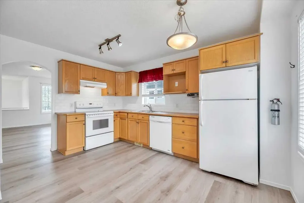 956 Silver Creek Drive NW Airdrie AB T4B 2R6