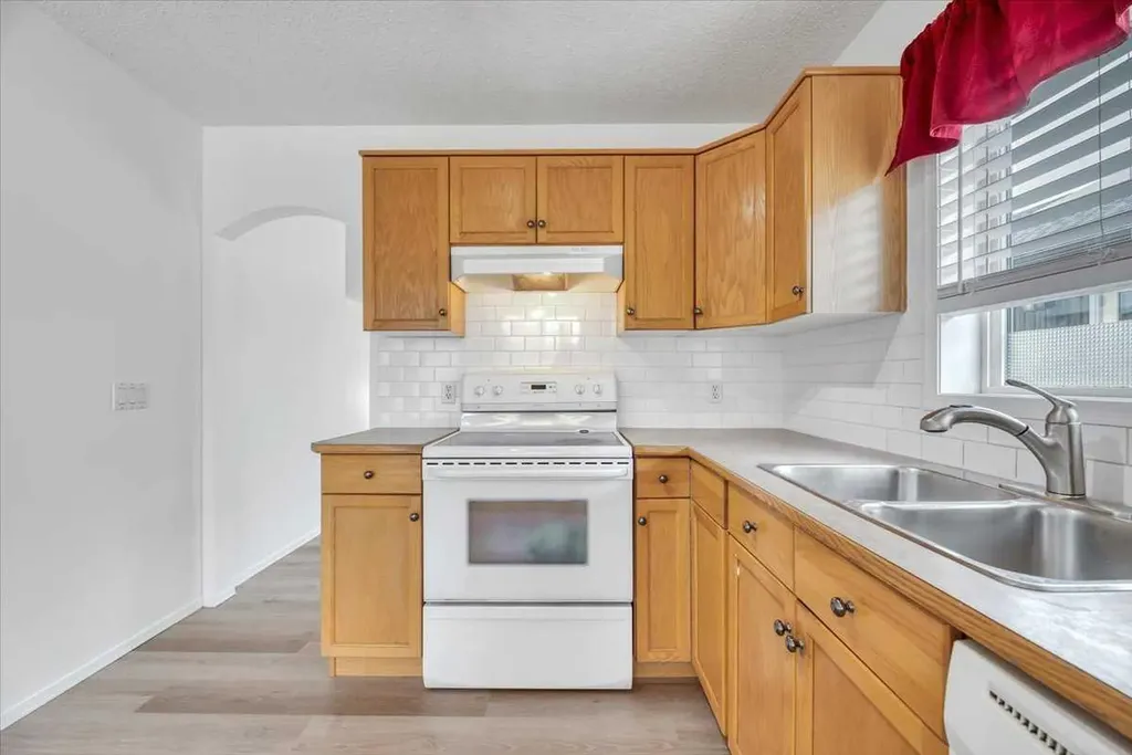 956 Silver Creek Drive NW Airdrie AB T4B 2R6