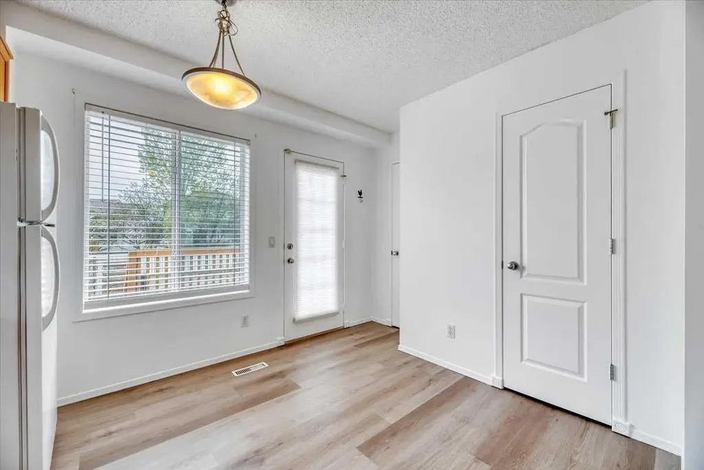 956 Silver Creek Drive NW Airdrie AB T4B 2R6