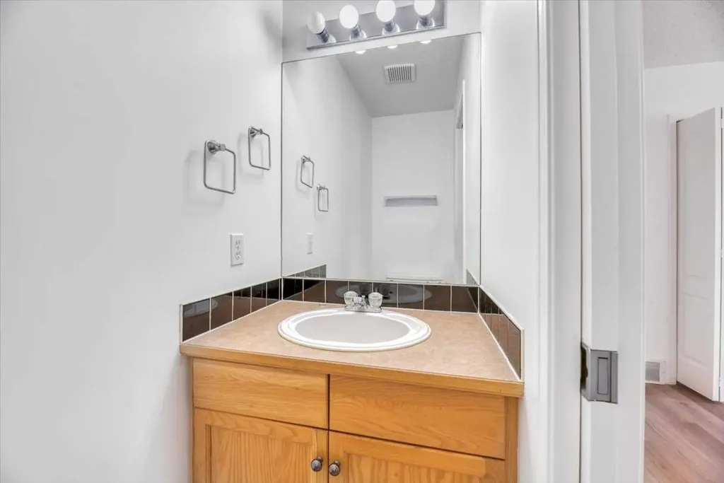 956 Silver Creek Drive NW Airdrie AB T4B 2R6