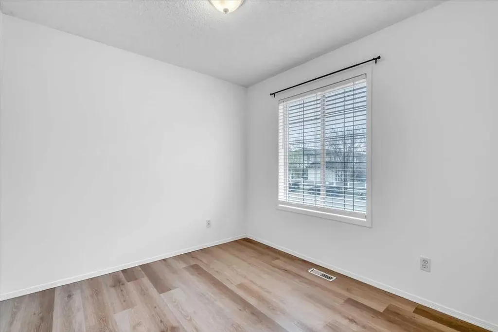 956 Silver Creek Drive NW Airdrie AB T4B 2R6