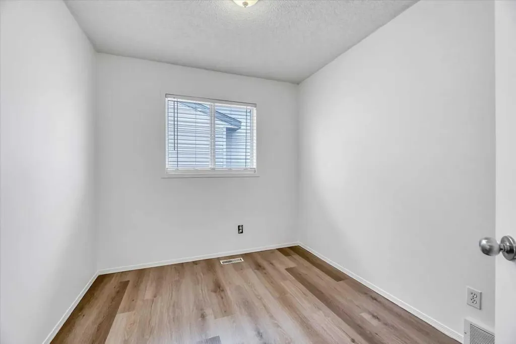 956 Silver Creek Drive NW Airdrie AB T4B 2R6