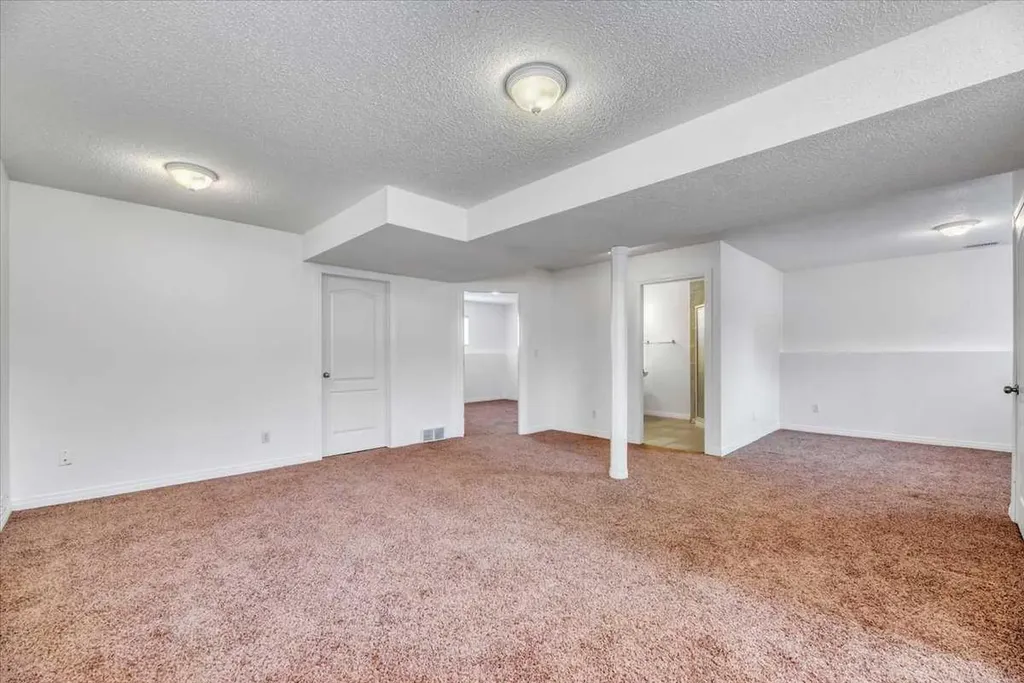 956 Silver Creek Drive NW Airdrie AB T4B 2R6