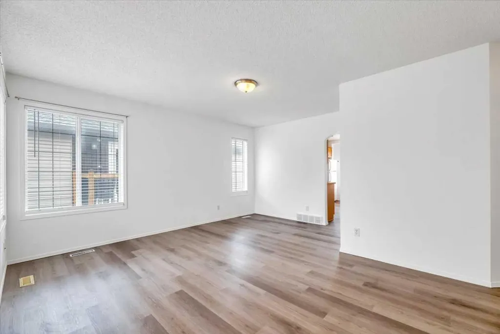 956 Silver Creek Drive NW Airdrie AB T4B 2R6