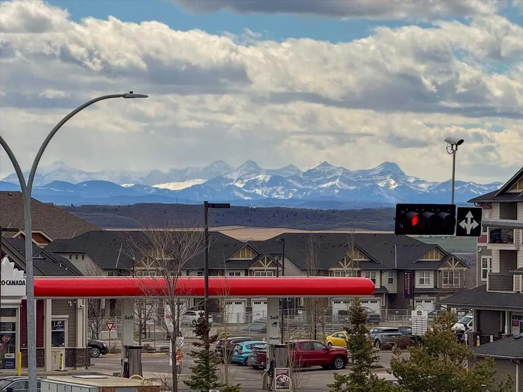 8 Sunset Square Cochrane AB T4C 0H4