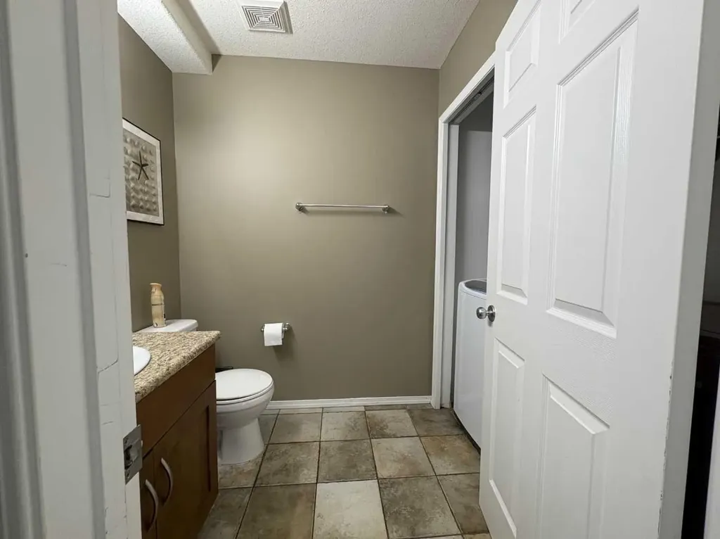 1705 52 Avenue Lloydminster AB T9V3K9