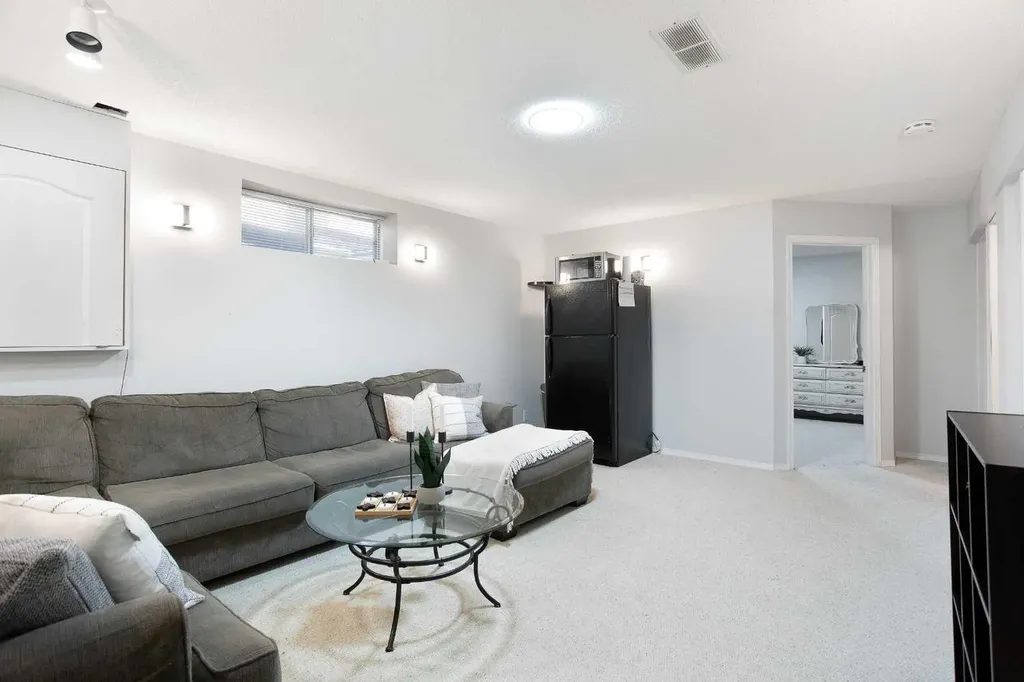8 Thorndale Close SE Airdrie AB T4A 2B9