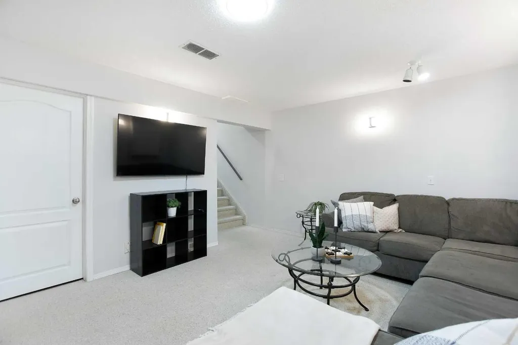 8 Thorndale Close SE Airdrie AB T4A 2B9