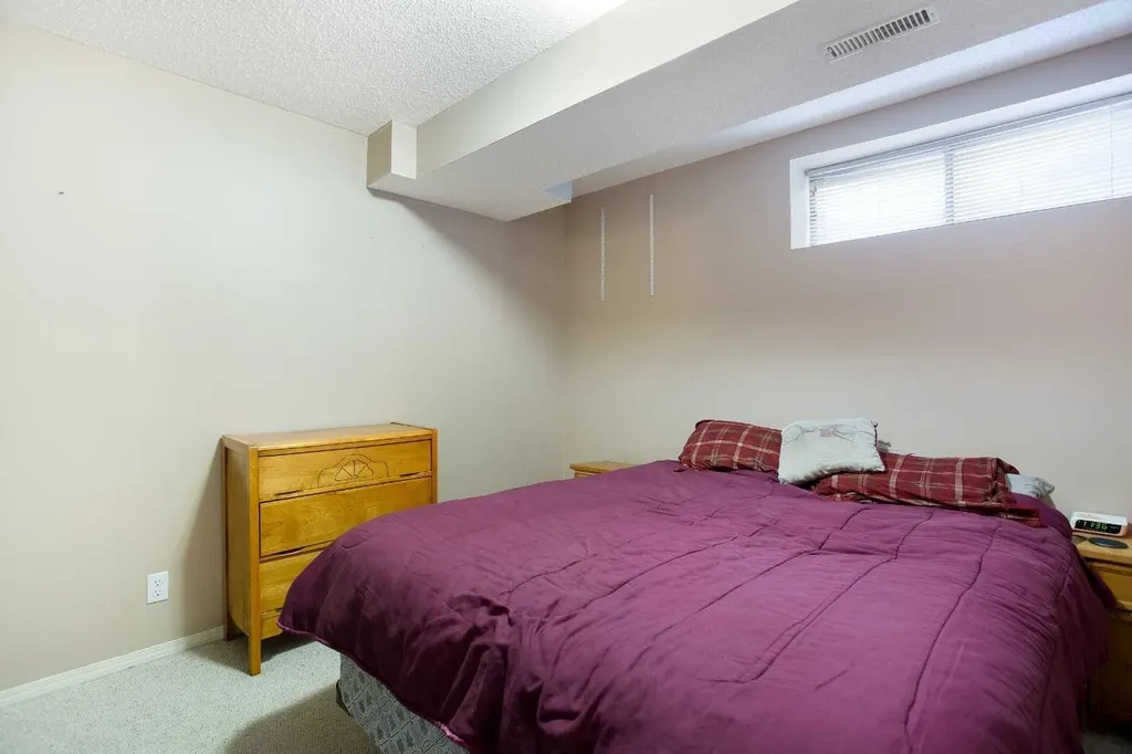 8 Thorndale Close SE Airdrie AB T4A 2B9