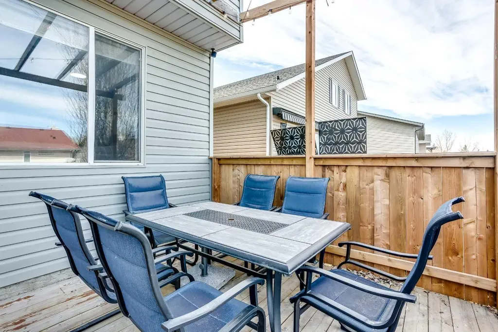 8 Thorndale Close SE Airdrie AB T4A 2B9