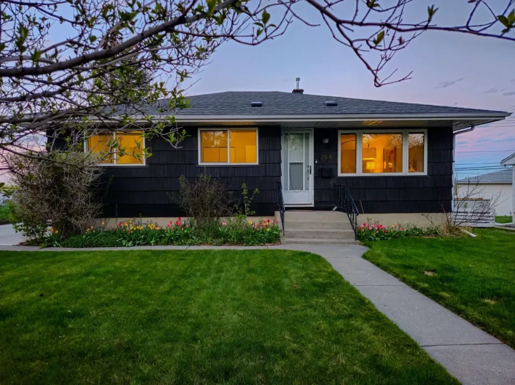 254 Hendon Drive NW Calgary AB T2K 1Z5
