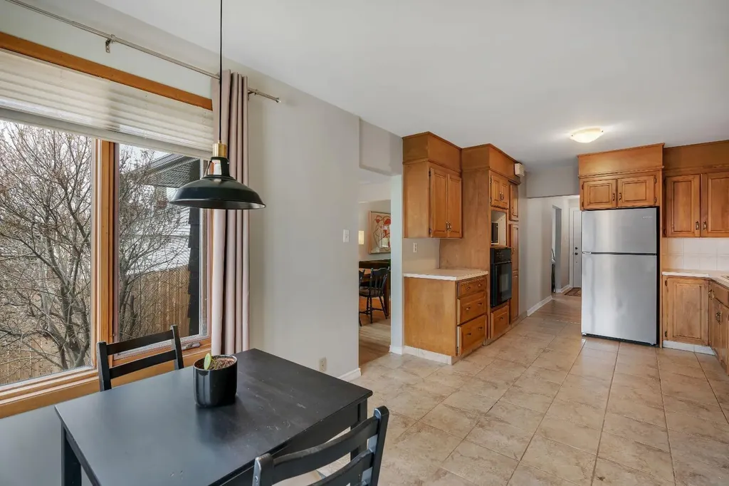 254 Hendon Drive NW Calgary AB T2K 1Z5