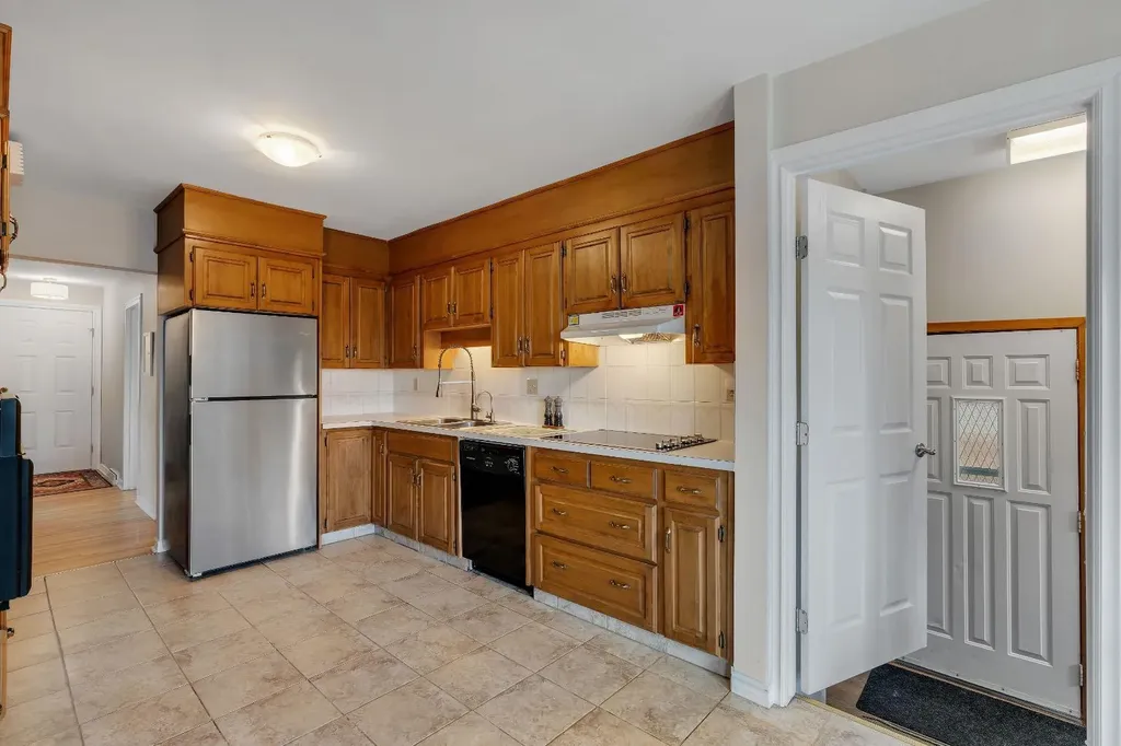 254 Hendon Drive NW Calgary AB T2K 1Z5
