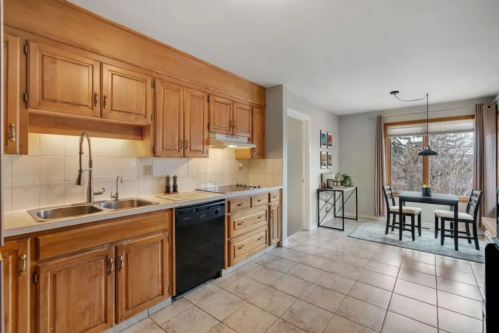 254 Hendon Drive NW Calgary AB T2K 1Z5