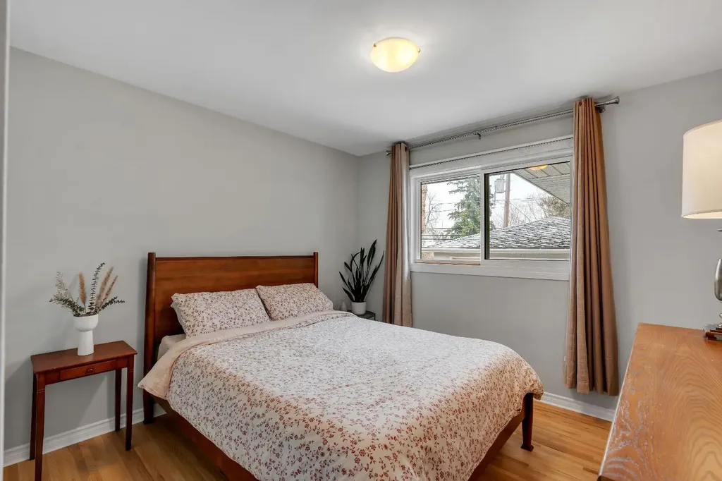 254 Hendon Drive NW Calgary AB T2K 1Z5