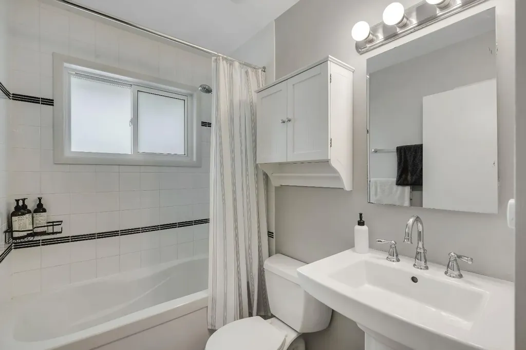 254 Hendon Drive NW Calgary AB T2K 1Z5