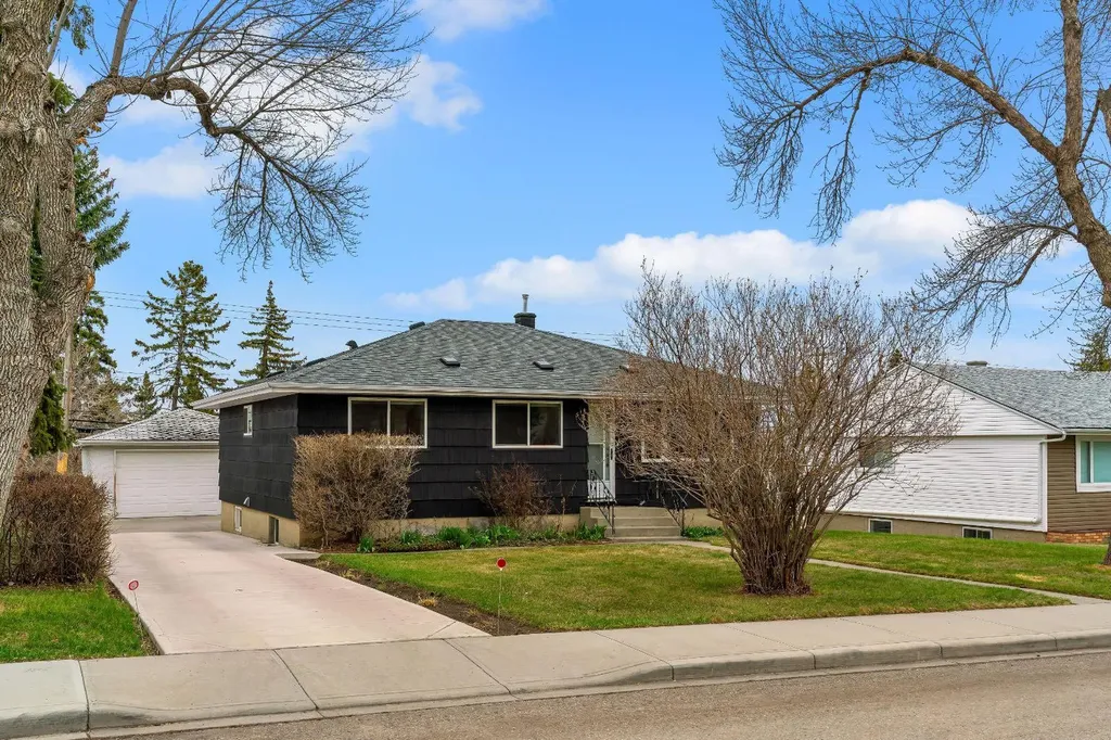 254 Hendon Drive NW Calgary AB T2K 1Z5