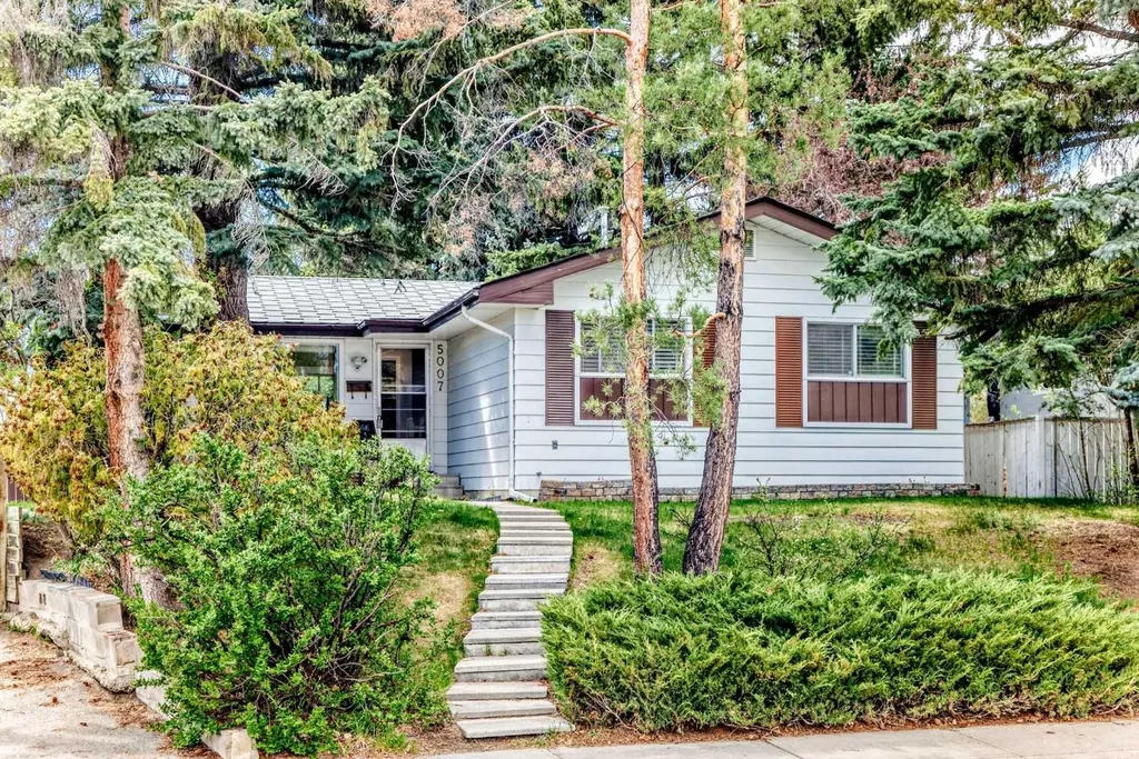 5007 Vallance Crescent NW Calgary AB T3A 0T7