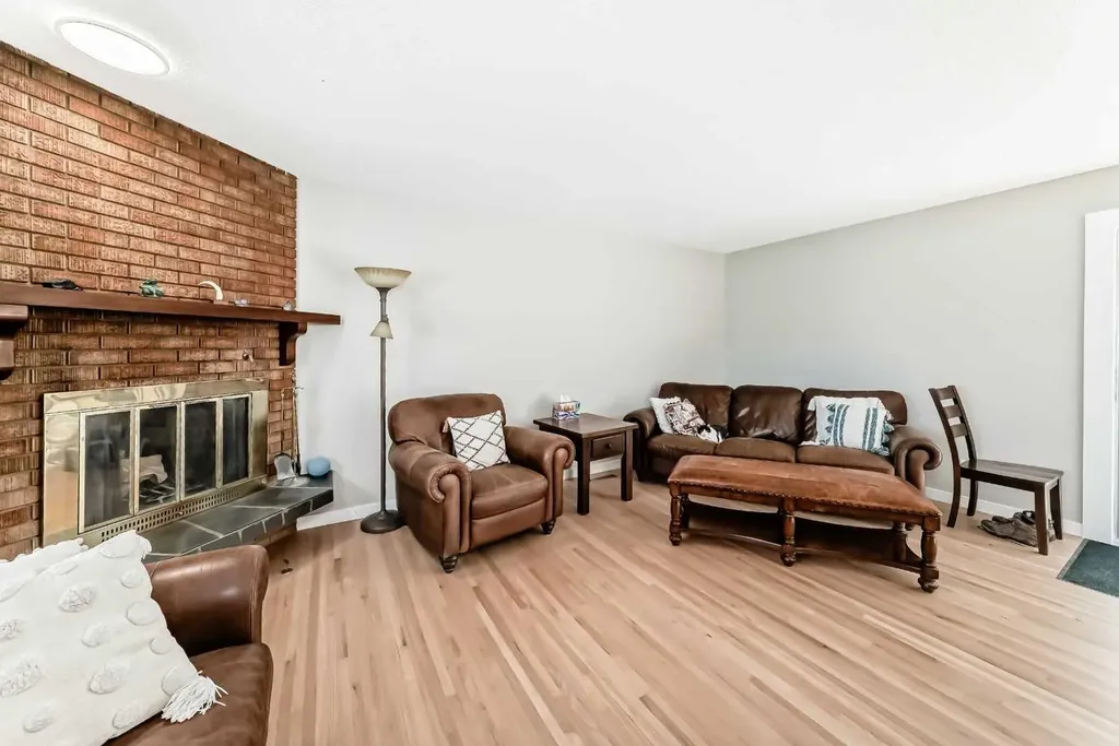 5007 Vallance Crescent NW Calgary AB T3A 0T7