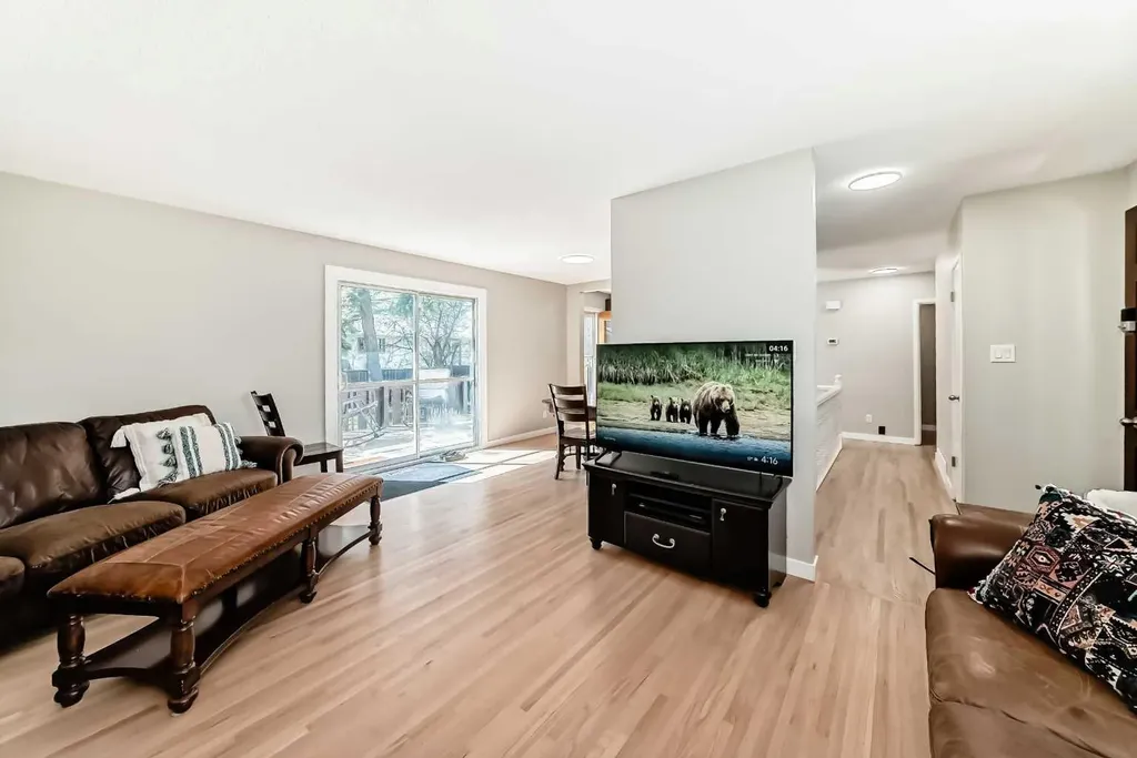 5007 Vallance Crescent NW Calgary AB T3A 0T7