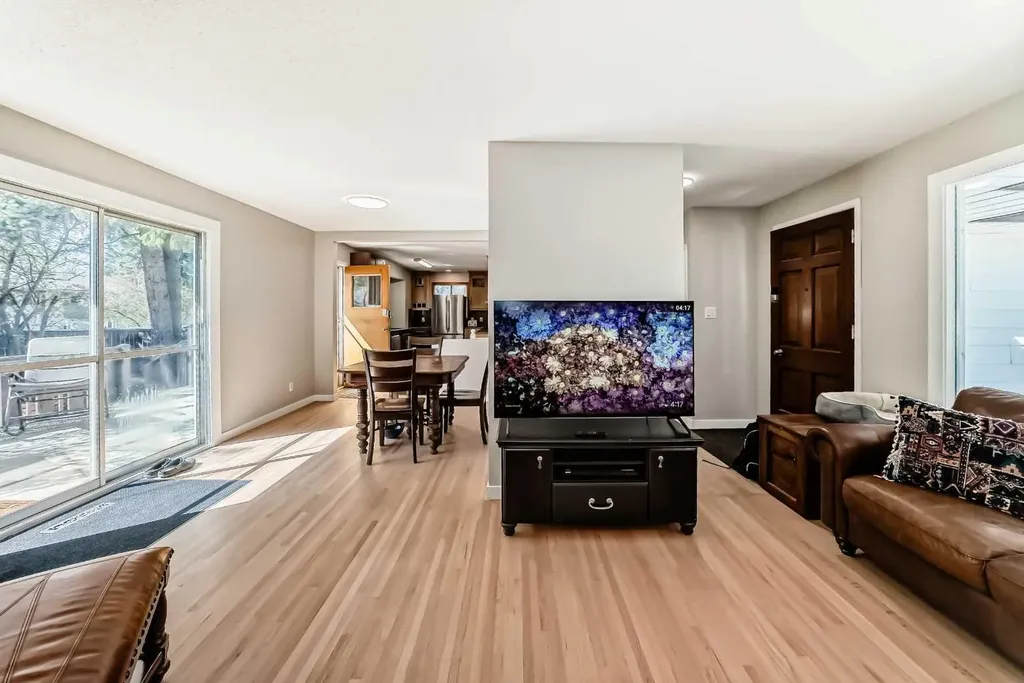 5007 Vallance Crescent NW Calgary AB T3A 0T7