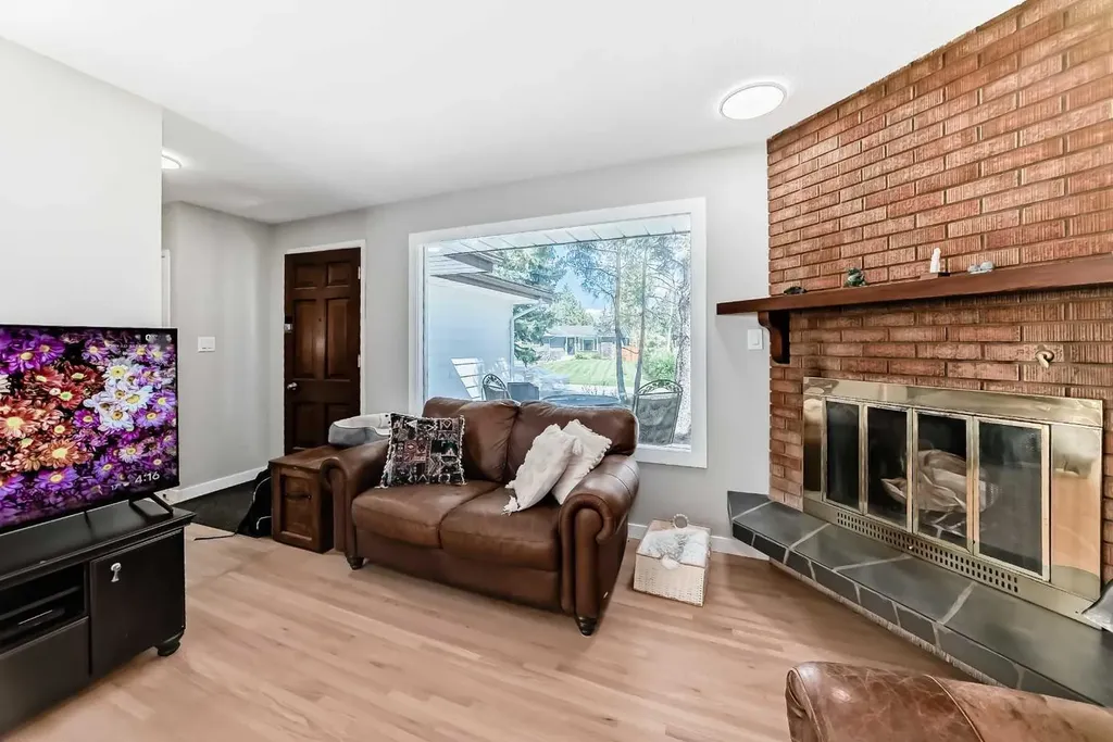 5007 Vallance Crescent NW Calgary AB T3A 0T7