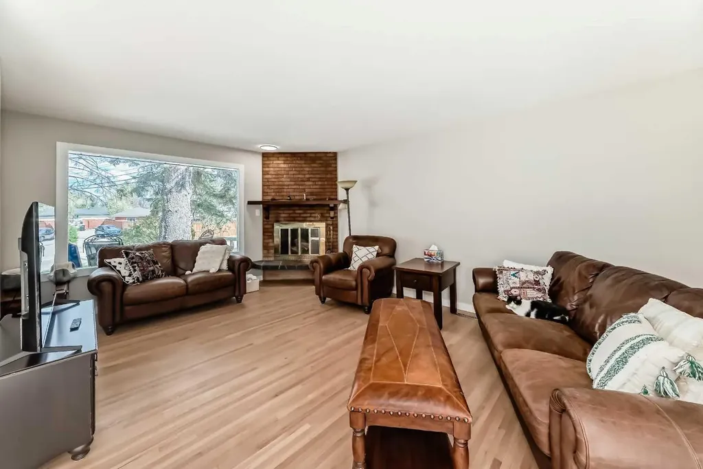 5007 Vallance Crescent NW Calgary AB T3A 0T7
