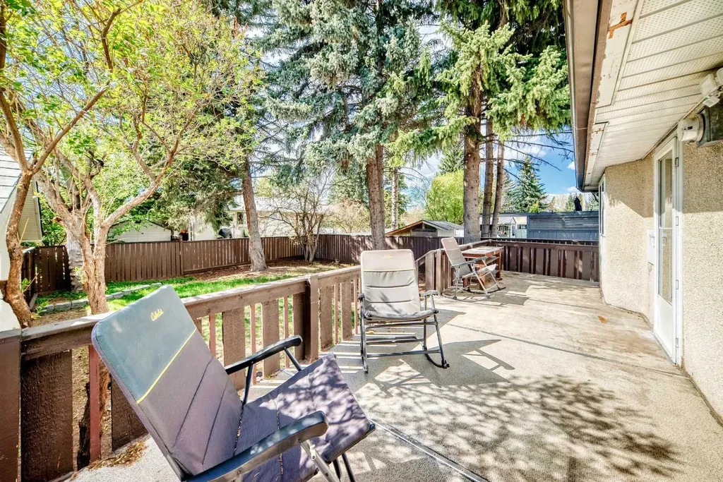 5007 Vallance Crescent NW Calgary AB T3A 0T7