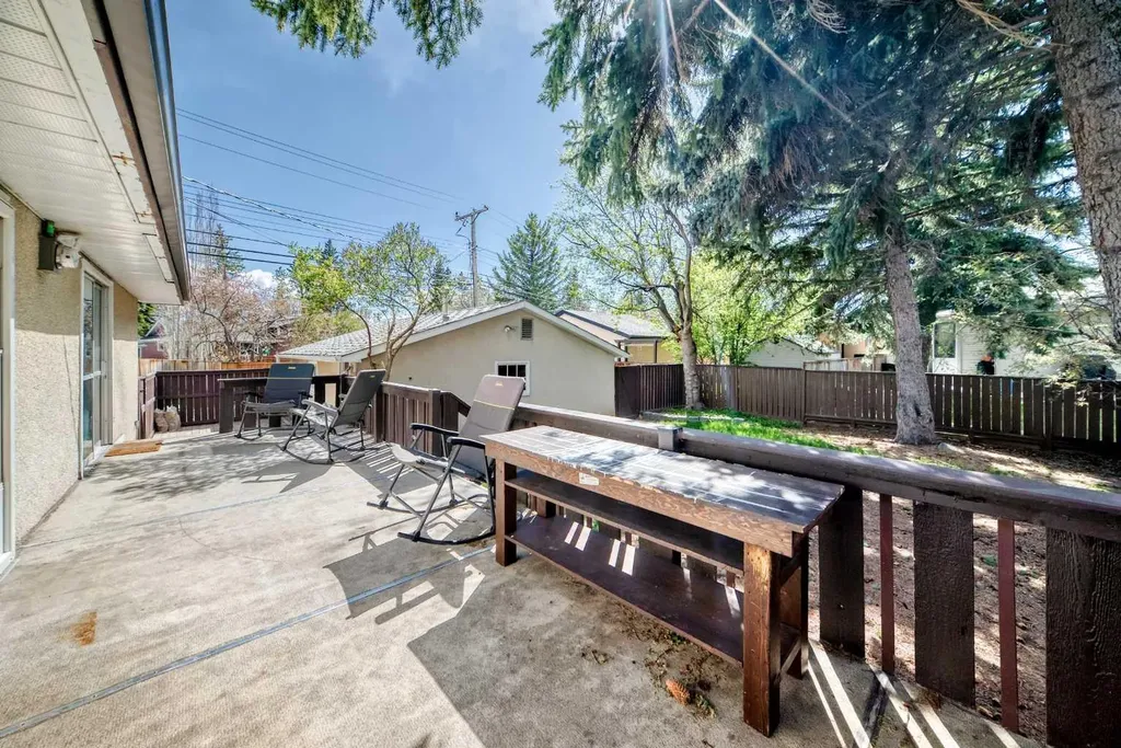 5007 Vallance Crescent NW Calgary AB T3A 0T7