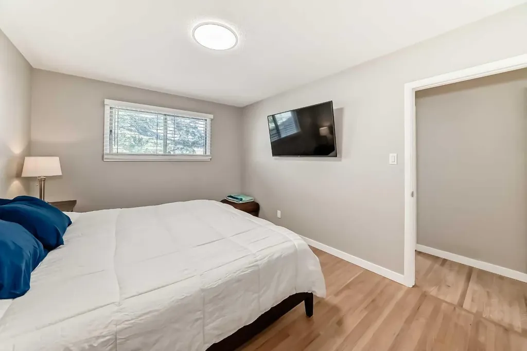 5007 Vallance Crescent NW Calgary AB T3A 0T7