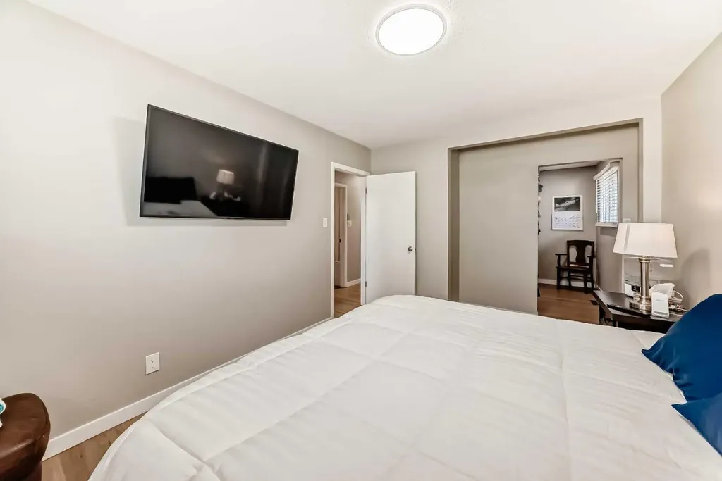 5007 Vallance Crescent NW Calgary AB T3A 0T7