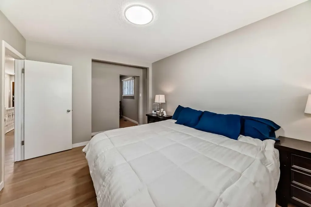 5007 Vallance Crescent NW Calgary AB T3A 0T7