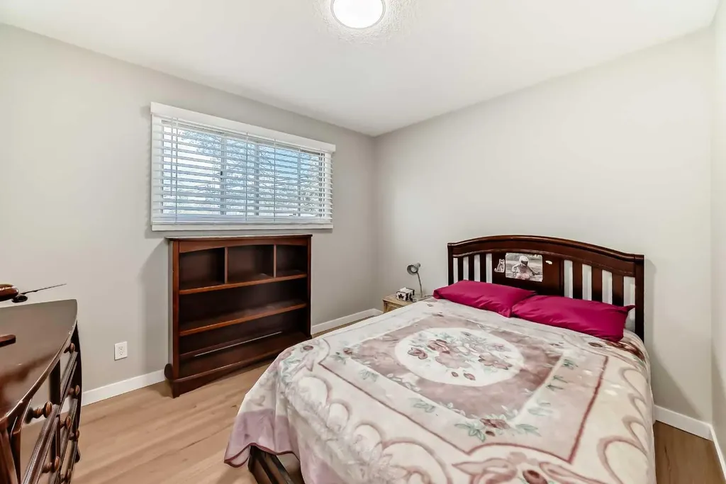 5007 Vallance Crescent NW Calgary AB T3A 0T7