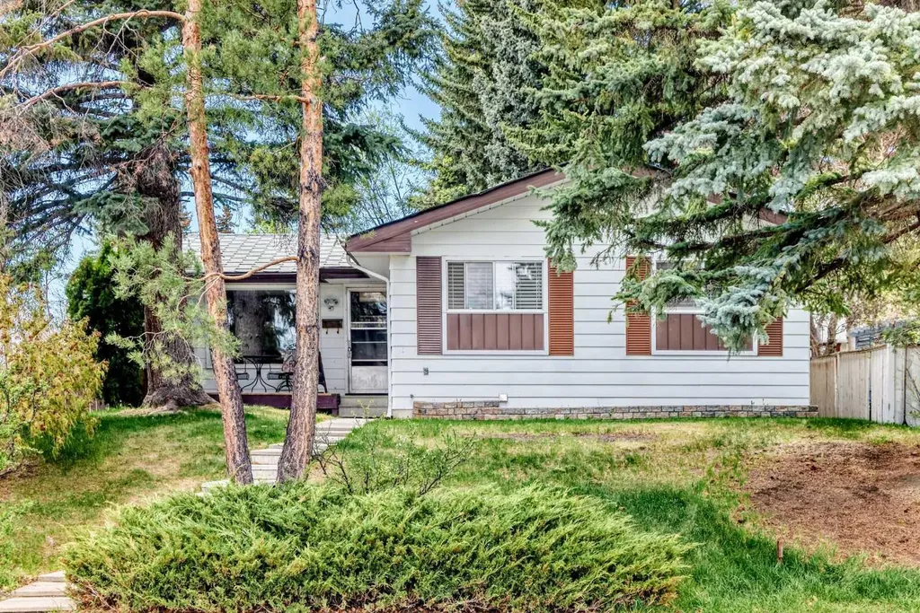5007 Vallance Crescent NW Calgary AB T3A 0T7