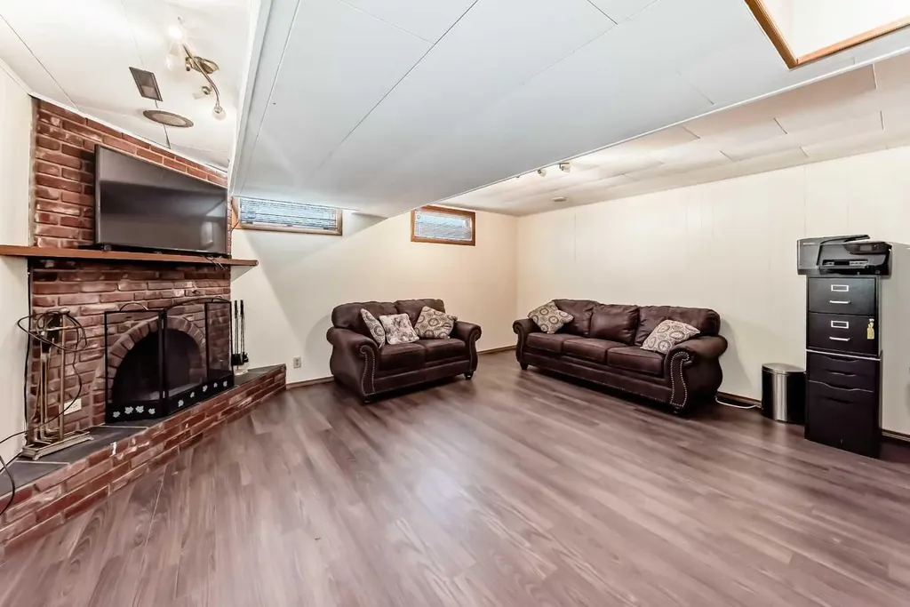5007 Vallance Crescent NW Calgary AB T3A 0T7