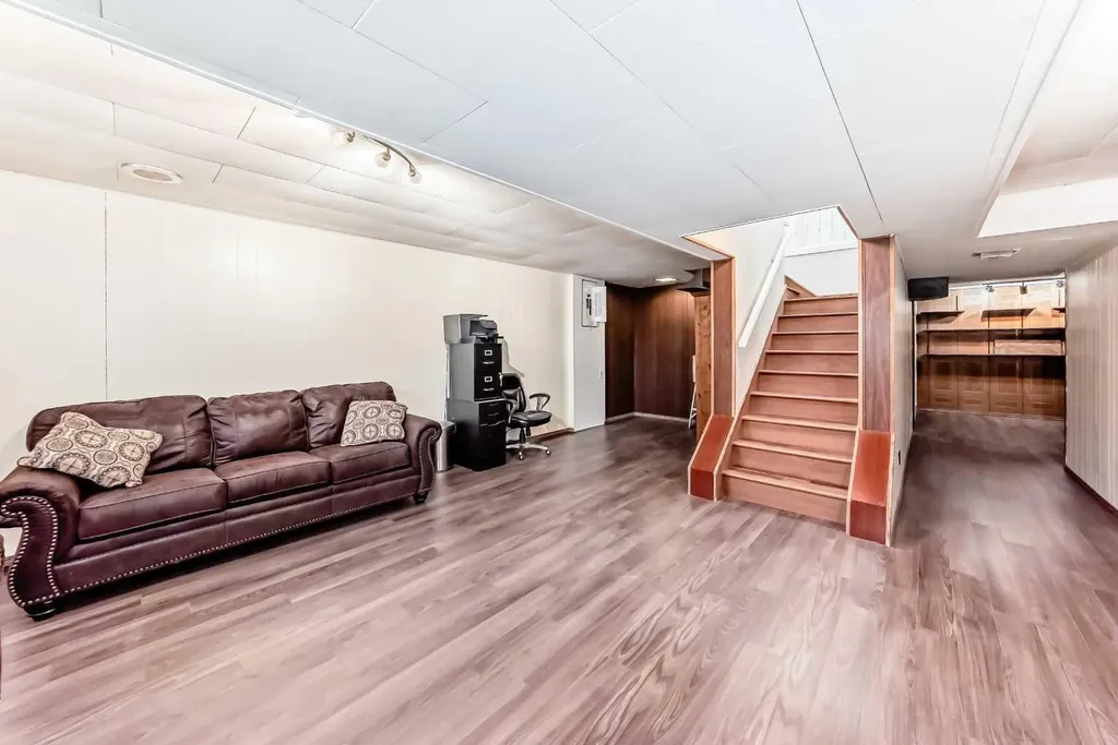 5007 Vallance Crescent NW Calgary AB T3A 0T7