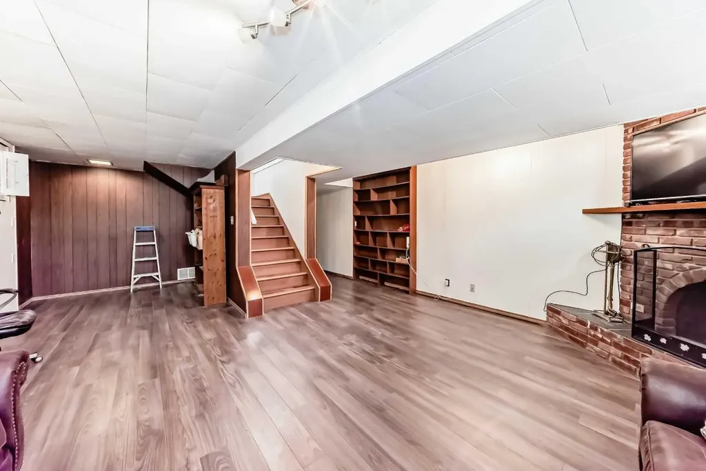 5007 Vallance Crescent NW Calgary AB T3A 0T7
