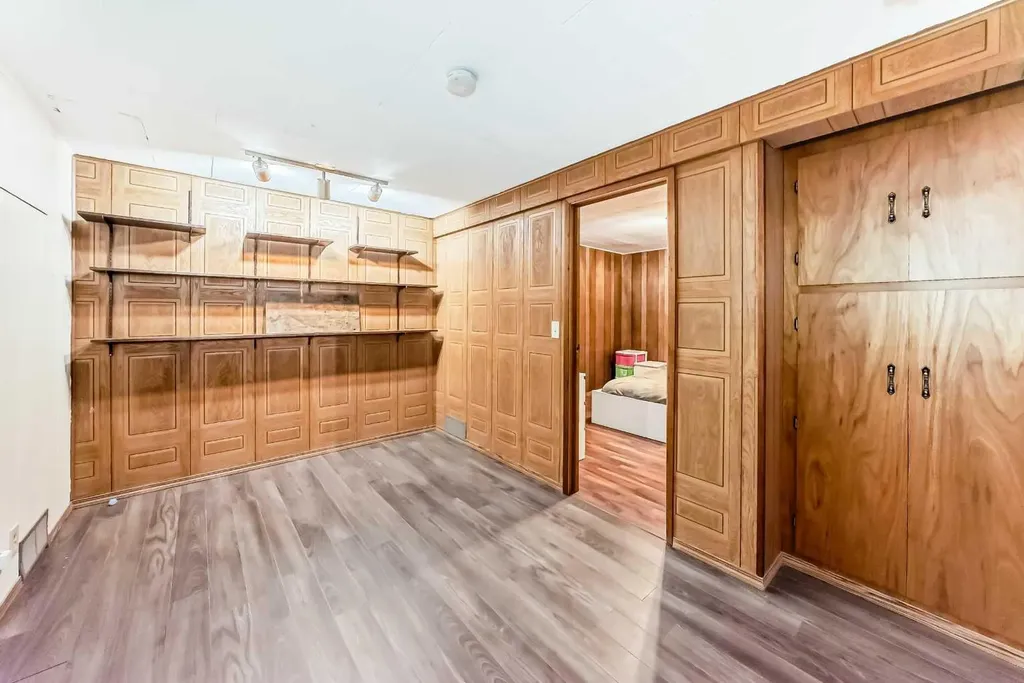 5007 Vallance Crescent NW Calgary AB T3A 0T7