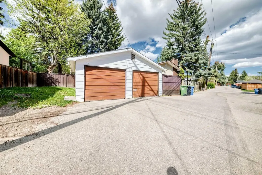 5007 Vallance Crescent NW Calgary AB T3A 0T7