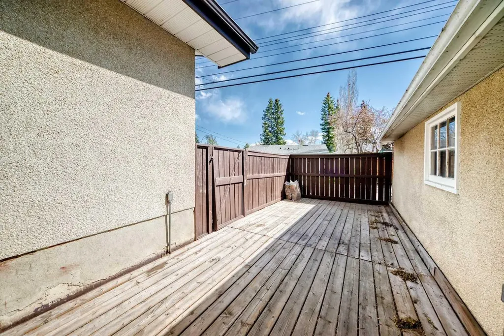 5007 Vallance Crescent NW Calgary AB T3A 0T7