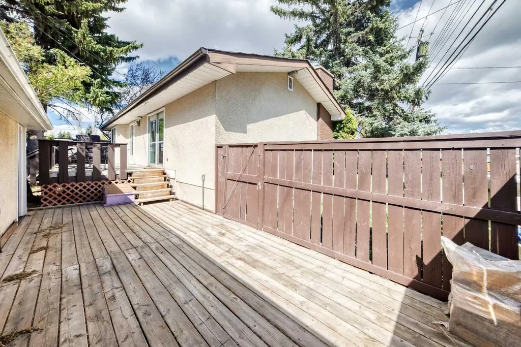 5007 Vallance Crescent NW Calgary AB T3A 0T7