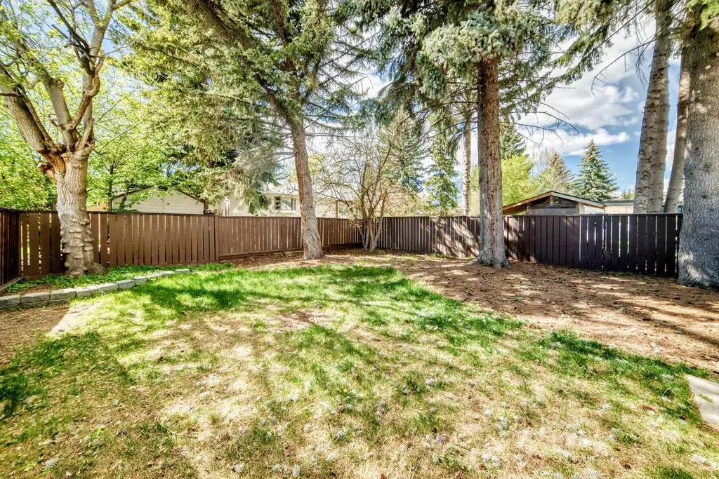5007 Vallance Crescent NW Calgary AB T3A 0T7