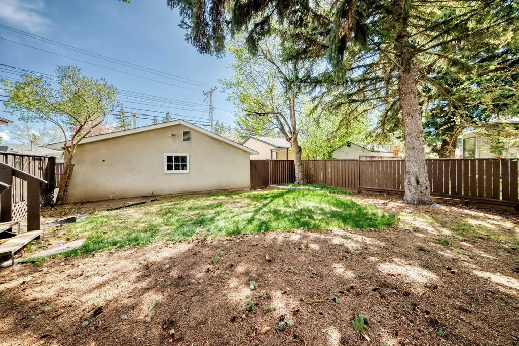 5007 Vallance Crescent NW Calgary AB T3A 0T7