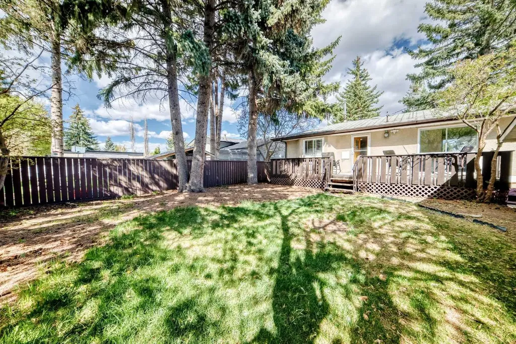 5007 Vallance Crescent NW Calgary AB T3A 0T7