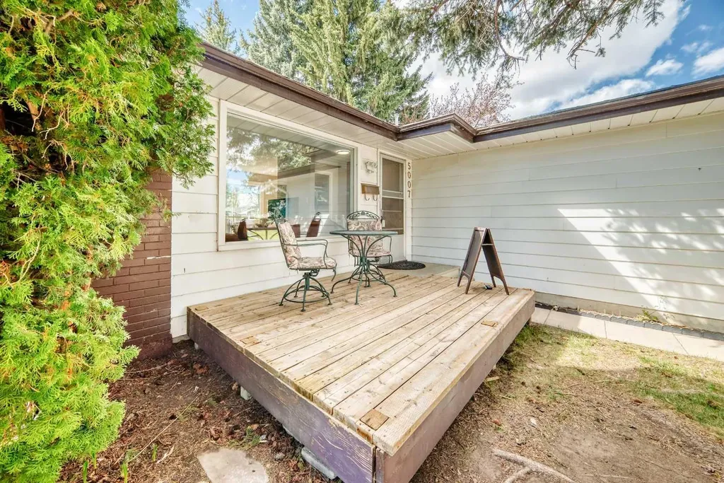 5007 Vallance Crescent NW Calgary AB T3A 0T7