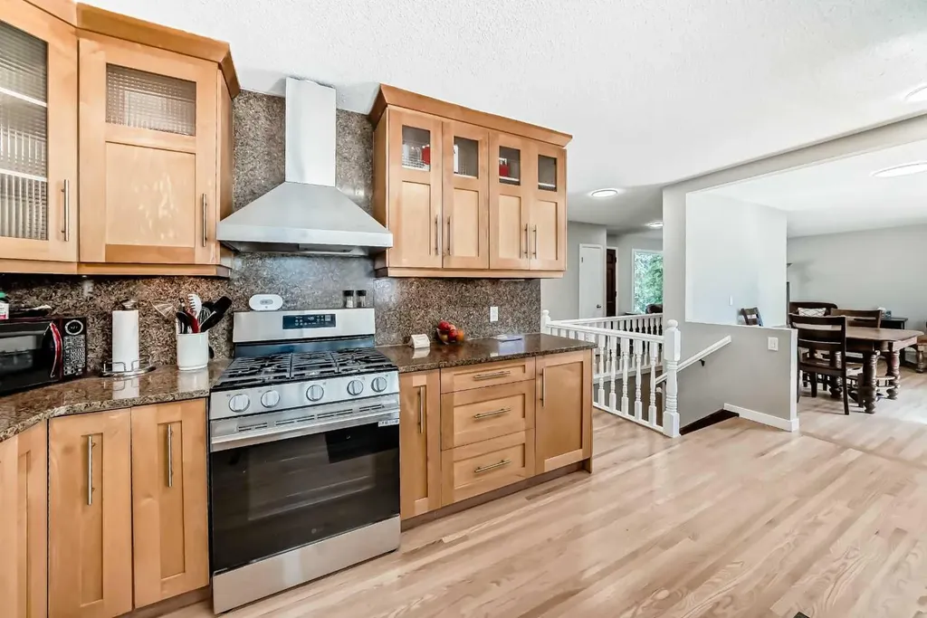 5007 Vallance Crescent NW Calgary AB T3A 0T7