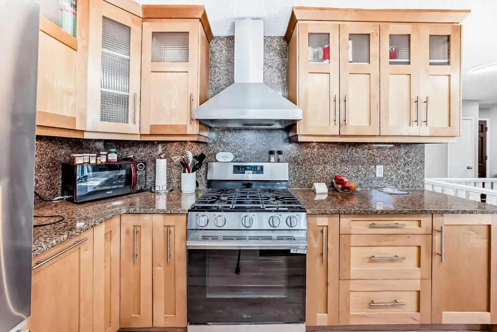 5007 Vallance Crescent NW Calgary AB T3A 0T7